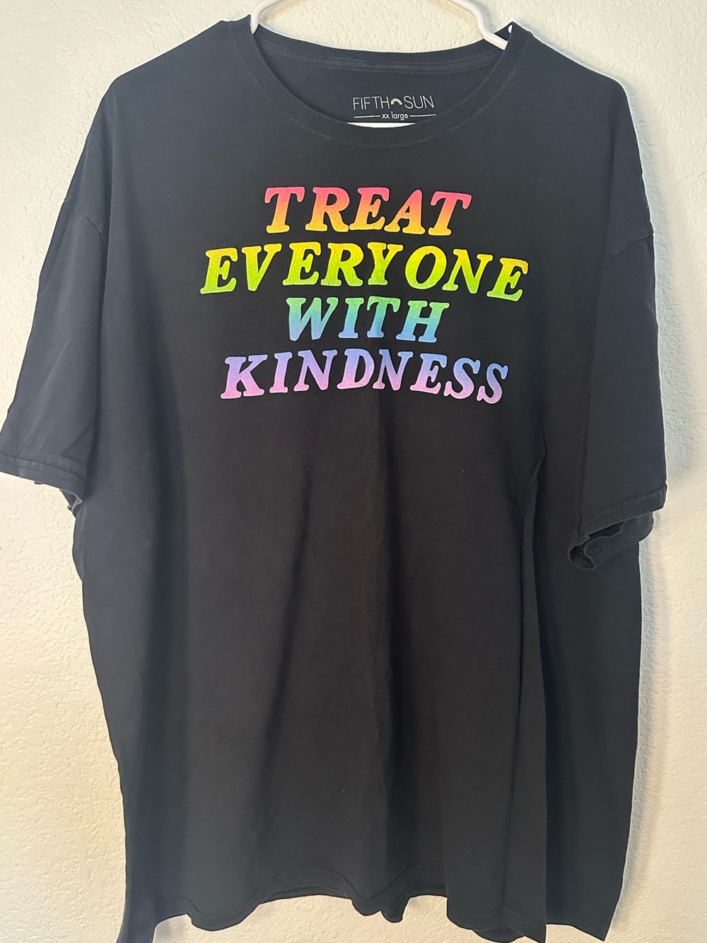 Fifth Sun Treat Everyone With Kindness T-Shirt XXL Black Rainbow Graphic Tee